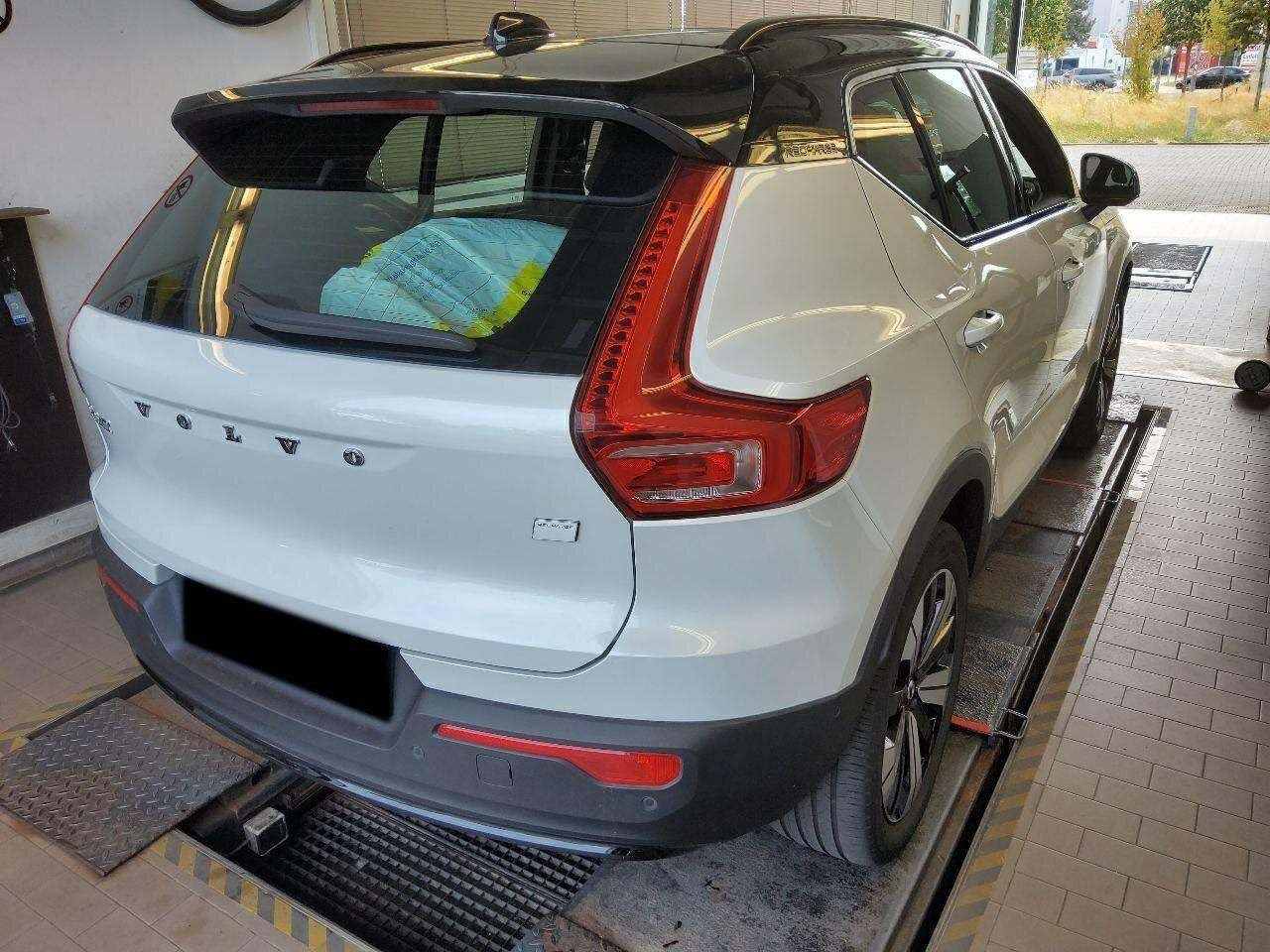 Hvid Volvo XC40 fra 2023