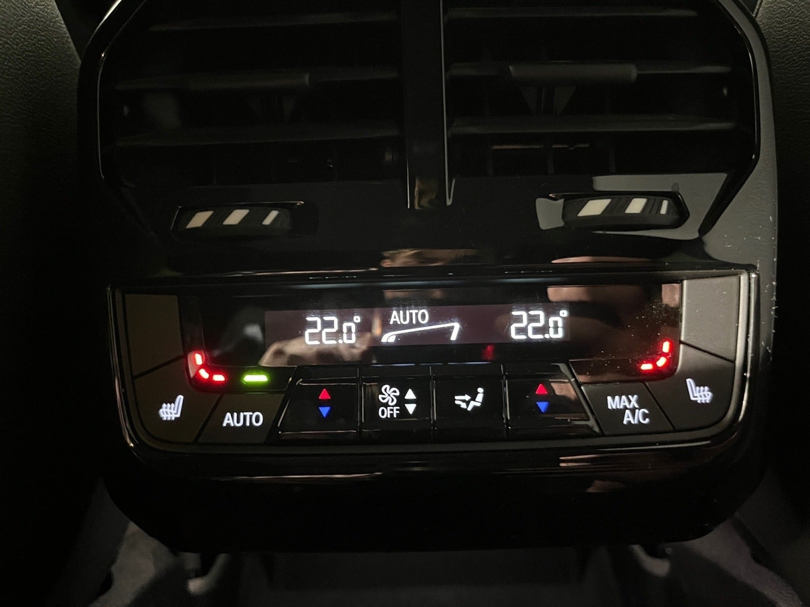 Blå BMW iX fra 2024