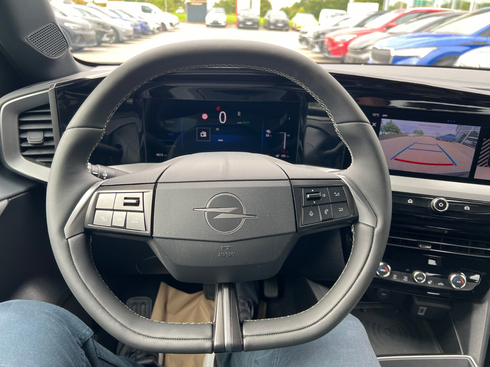 Grå Opel Mokka-e fra 2025