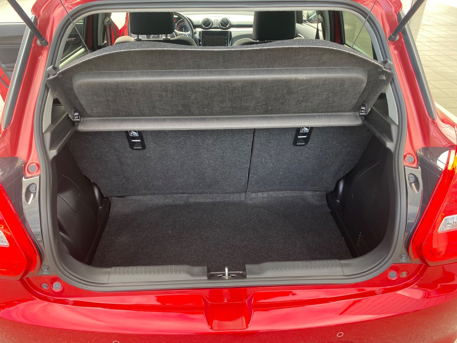 Rød Suzuki Swift fra 2020