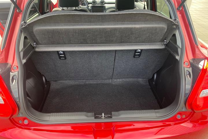 Rød Suzuki Swift fra 2020