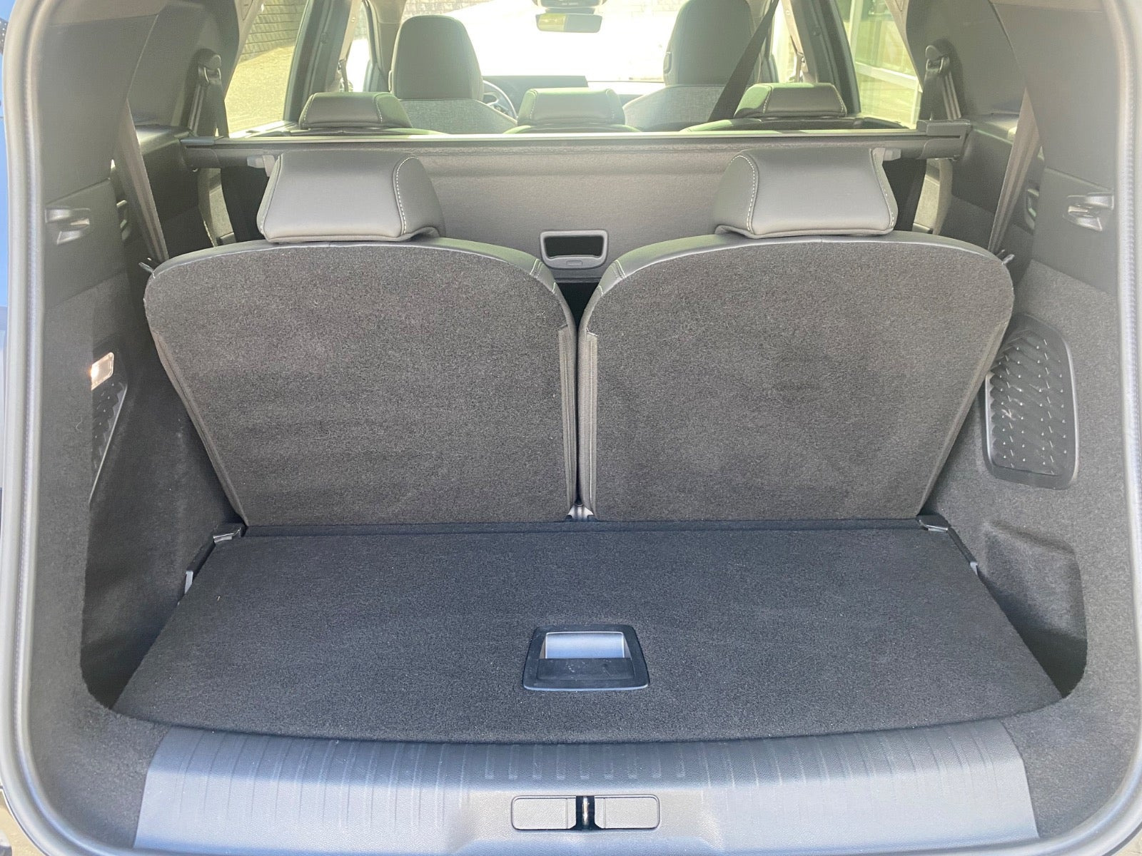 Sort Peugeot e-5008 fra 2025