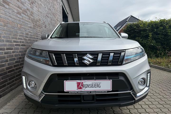 Sølv Suzuki Vitara fra 2022