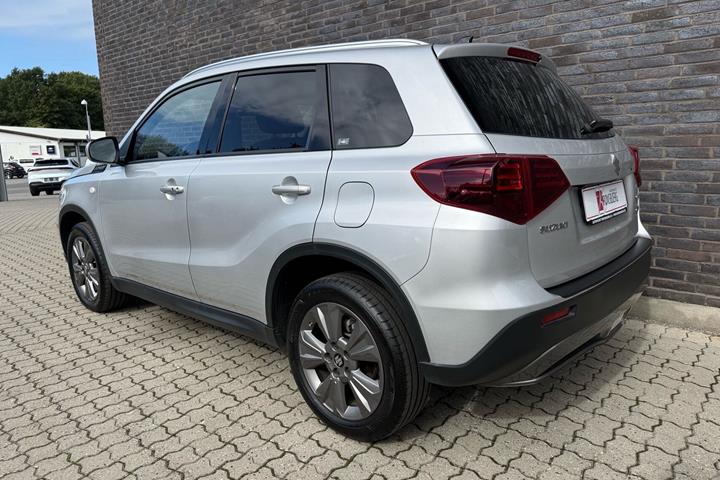 Sølv Suzuki Vitara fra 2022