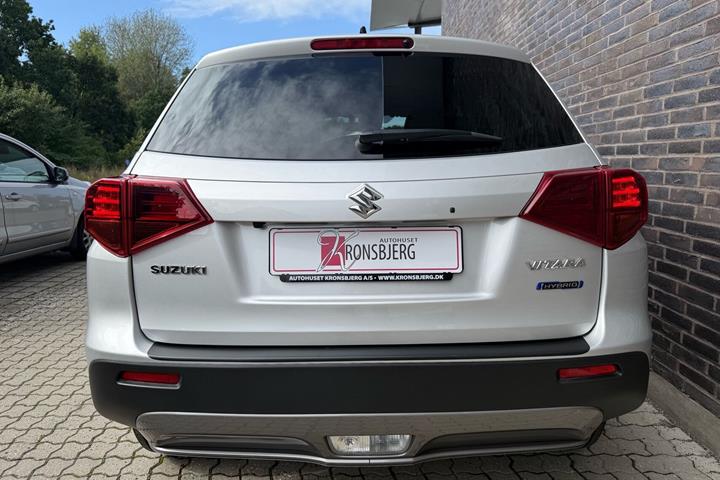 Sølv Suzuki Vitara fra 2022