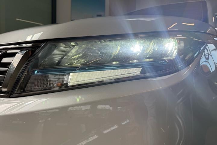 Sølv Suzuki Vitara fra 2022