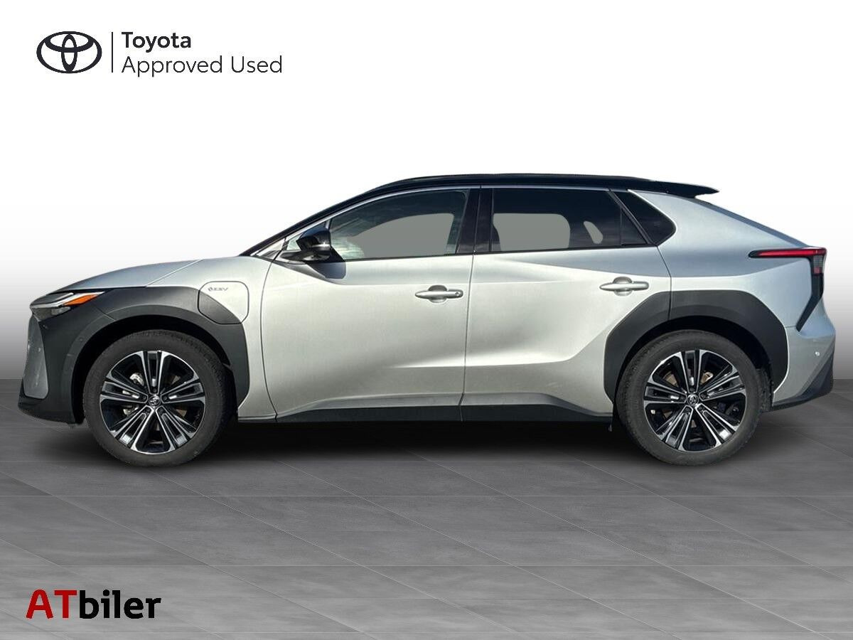 Sølv Toyota BZ4X fra 2025