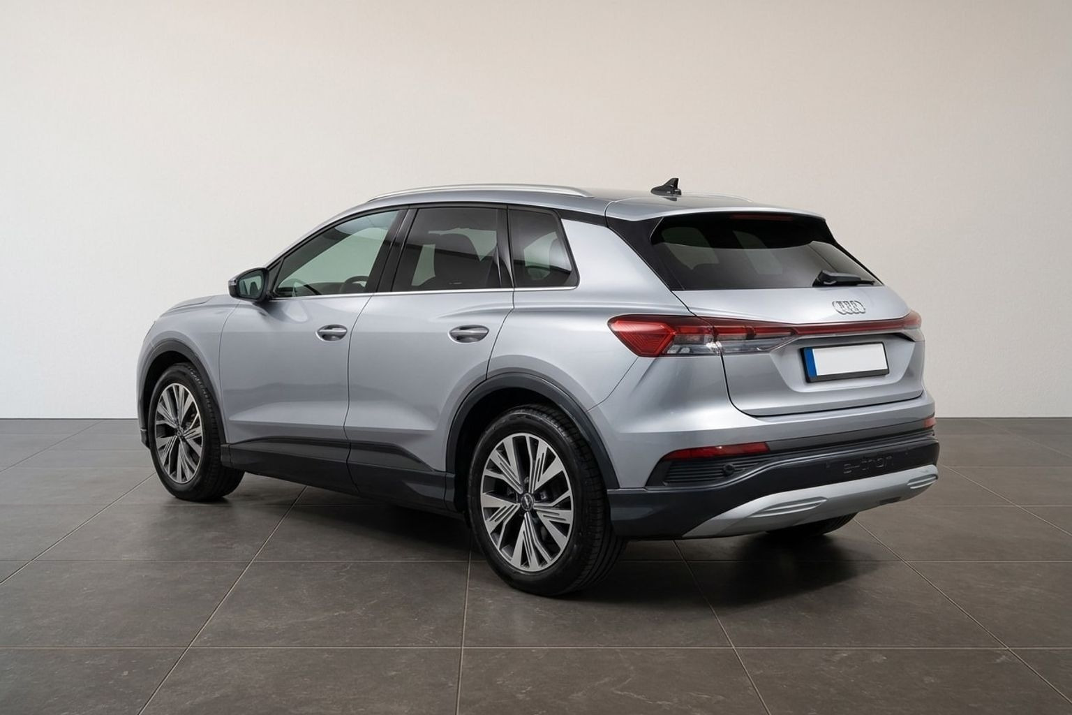 Sølv Audi Q4 fra 2024