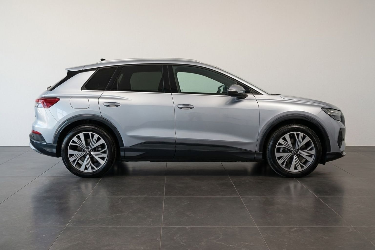 Sølv Audi Q4 fra 2024