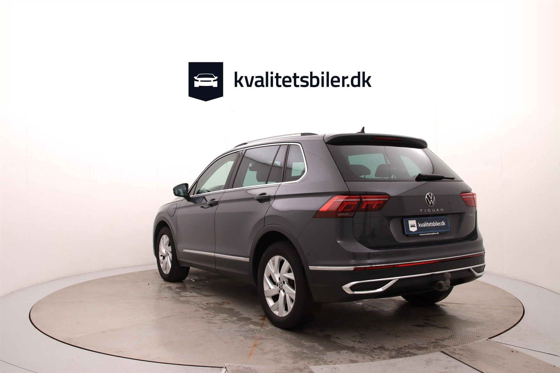 Grå VW Tiguan fra 2023