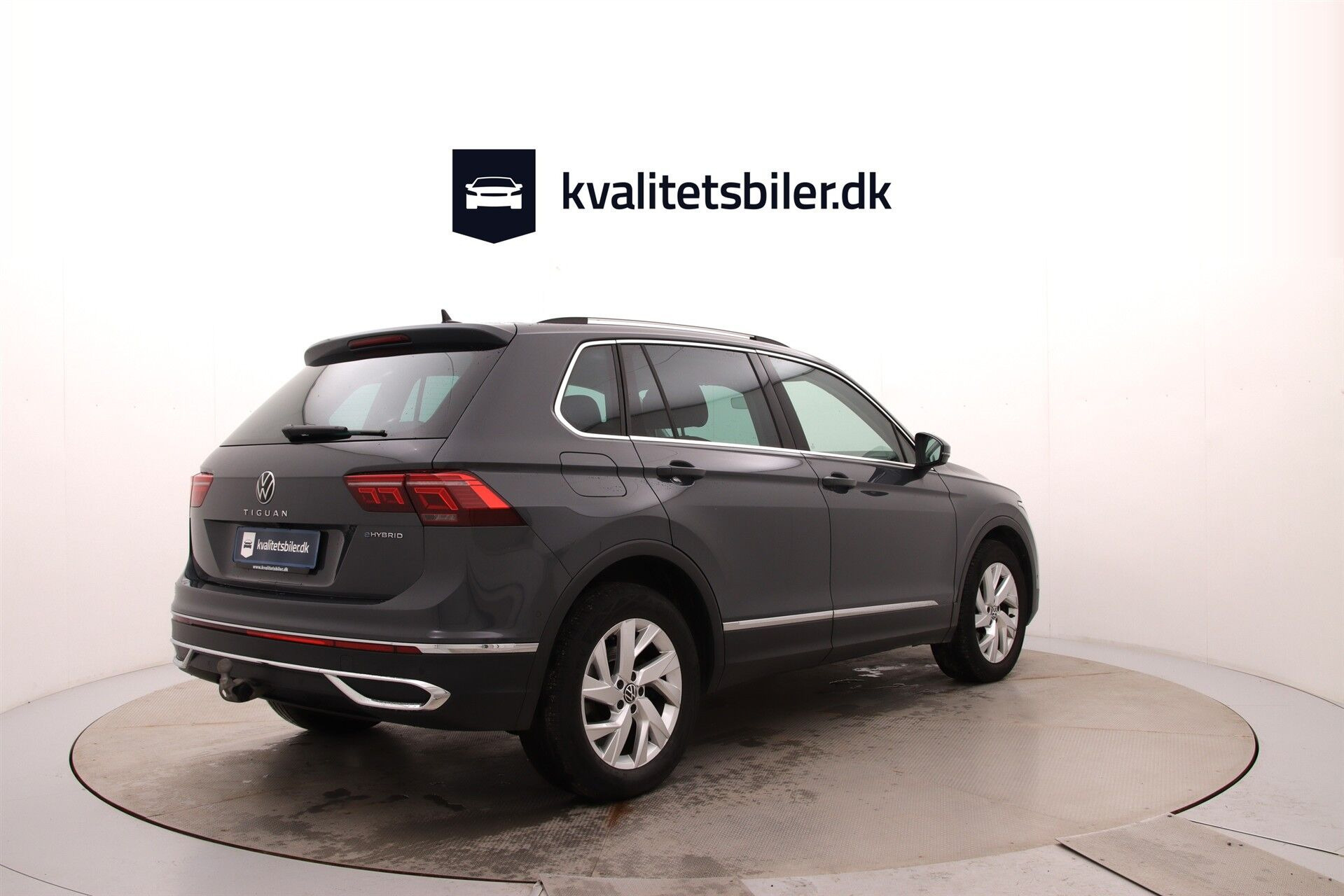 Grå VW Tiguan fra 2023