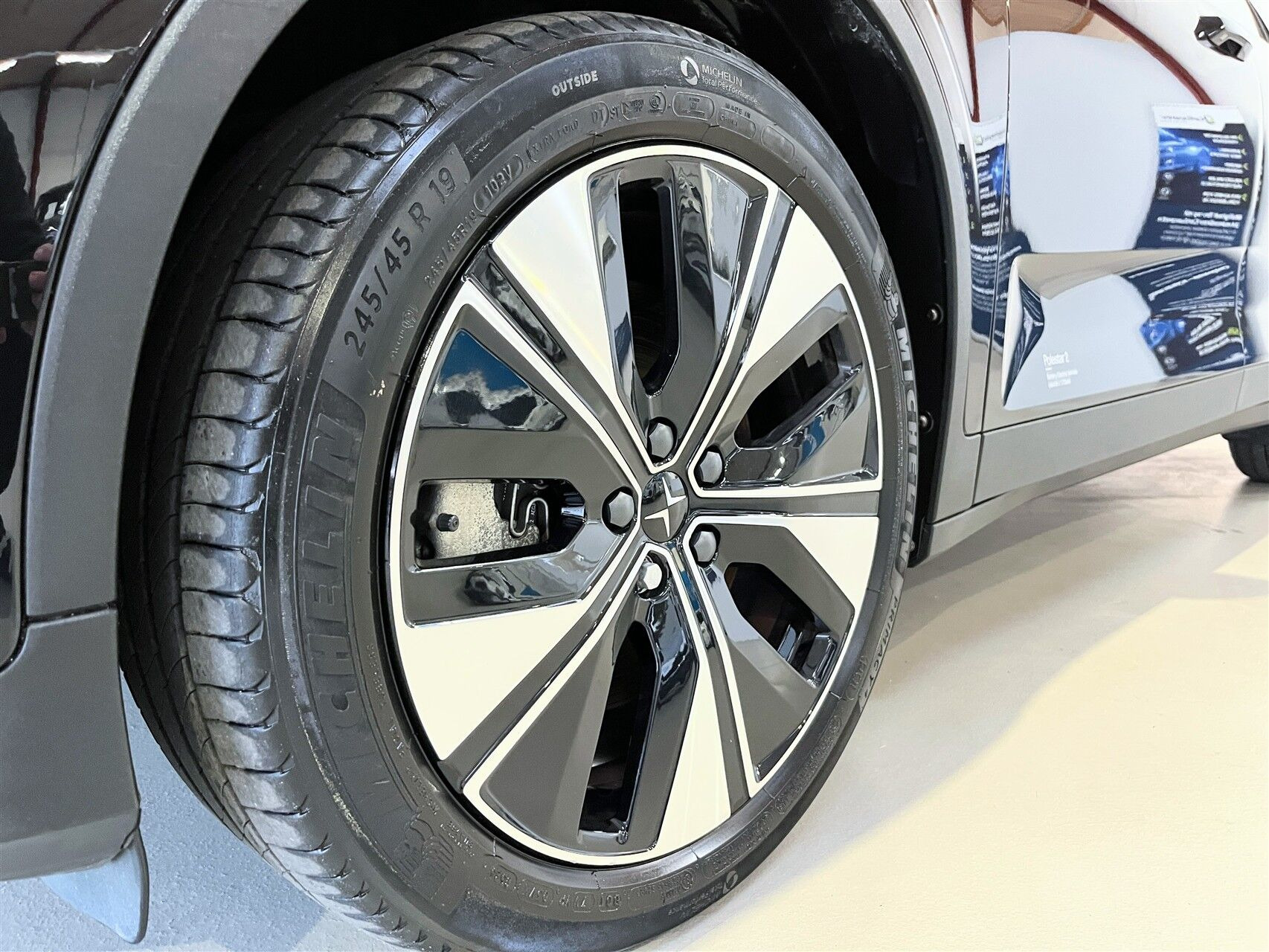 Sort Polestar 2 fra 2023
