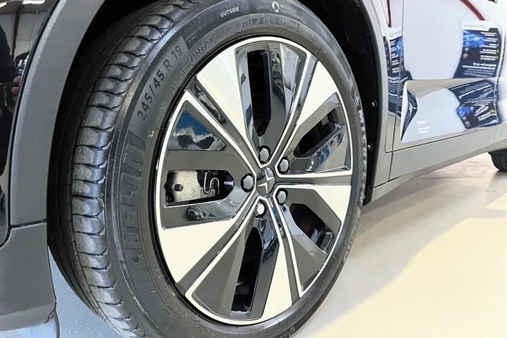 Sort Polestar 2 fra 2023