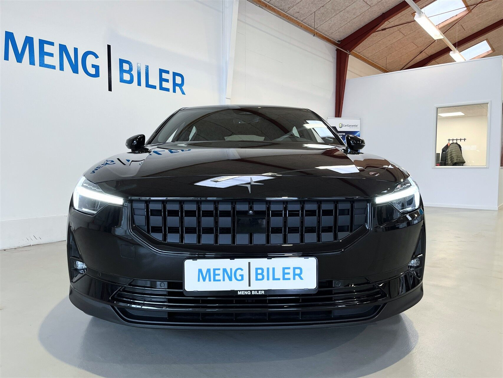 Sort Polestar 2 fra 2023