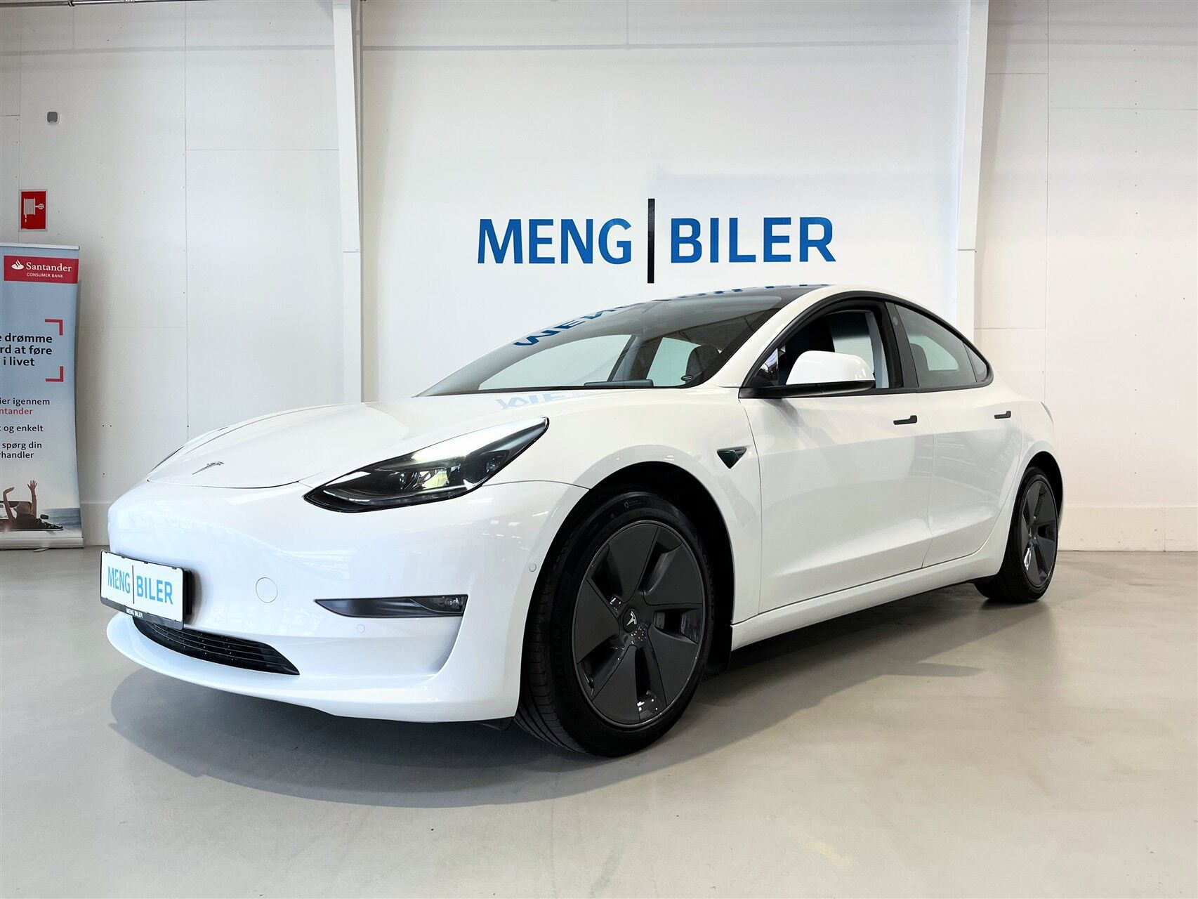 Hvid Tesla Model 3 fra 2021