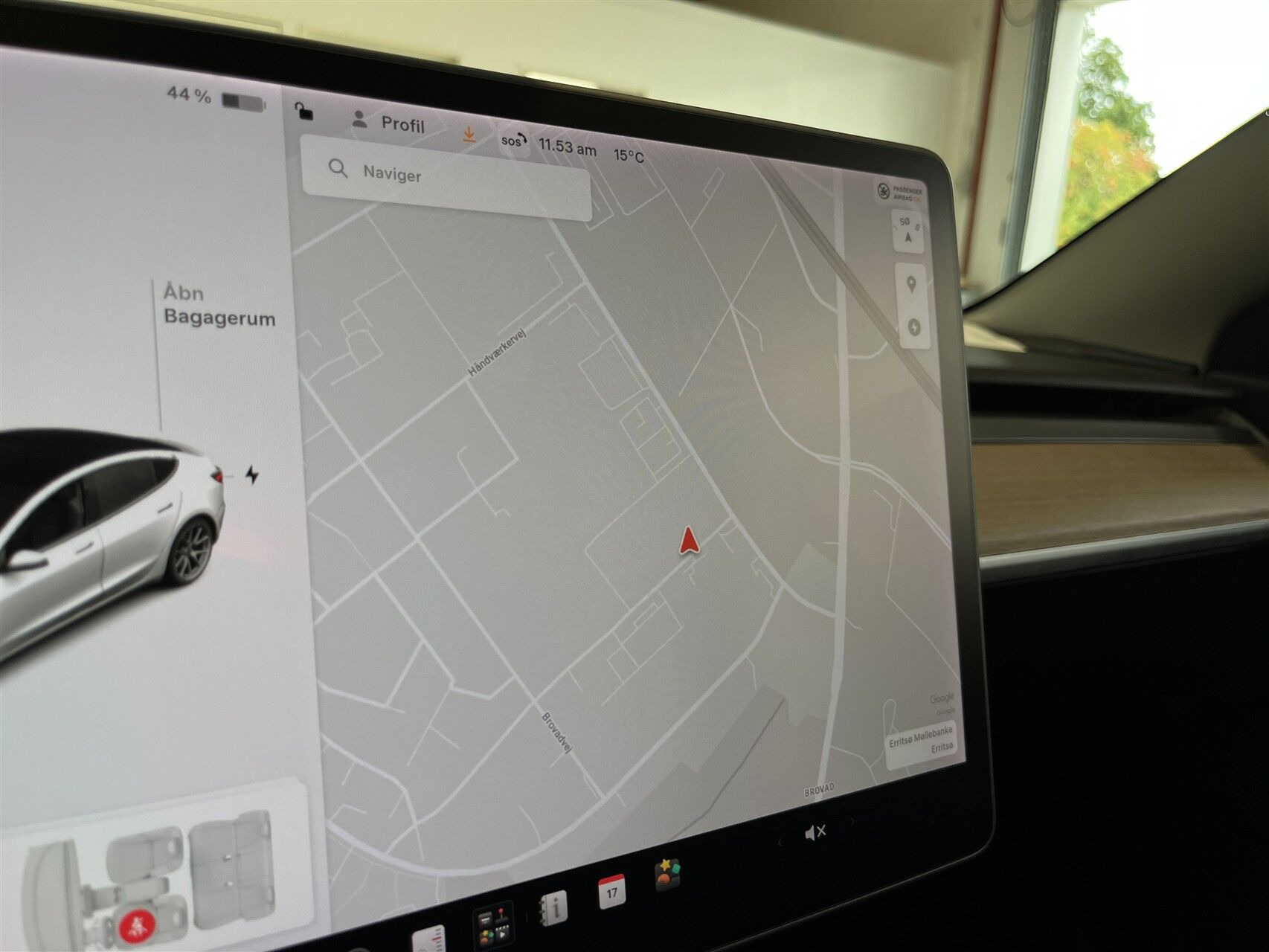 Hvid Tesla Model 3 fra 2021