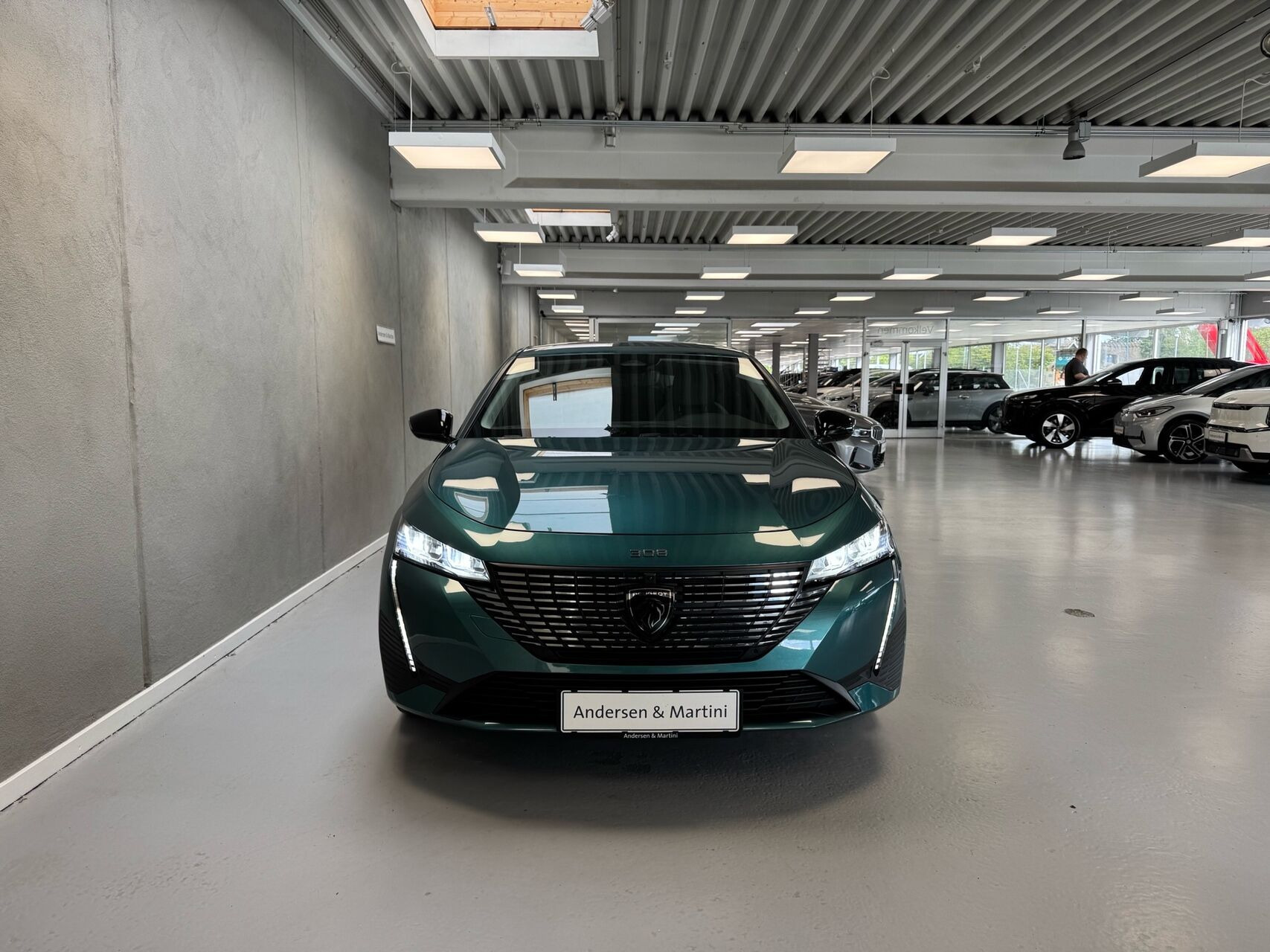 Blå Peugeot E-308 fra 2025