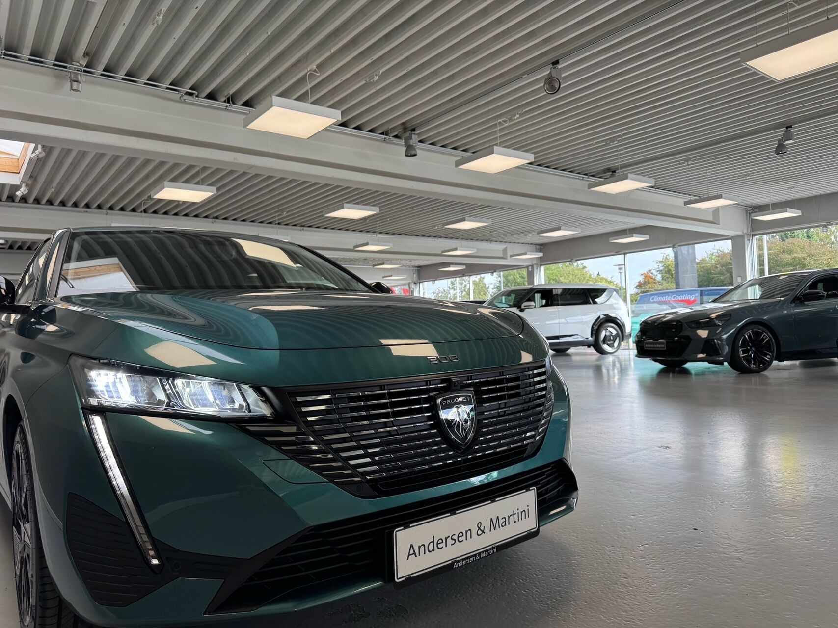 Blå Peugeot E-308 fra 2025