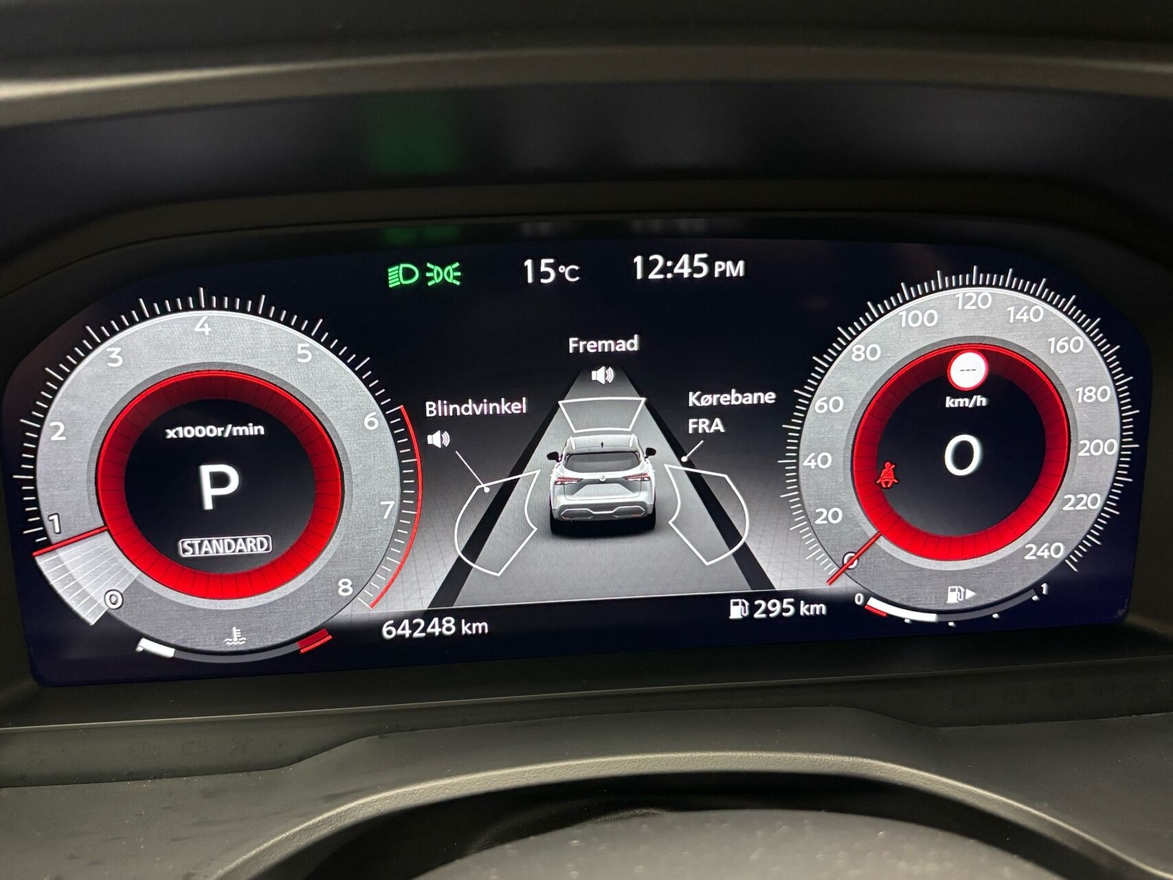 Sølv Nissan Qashqai fra 2023