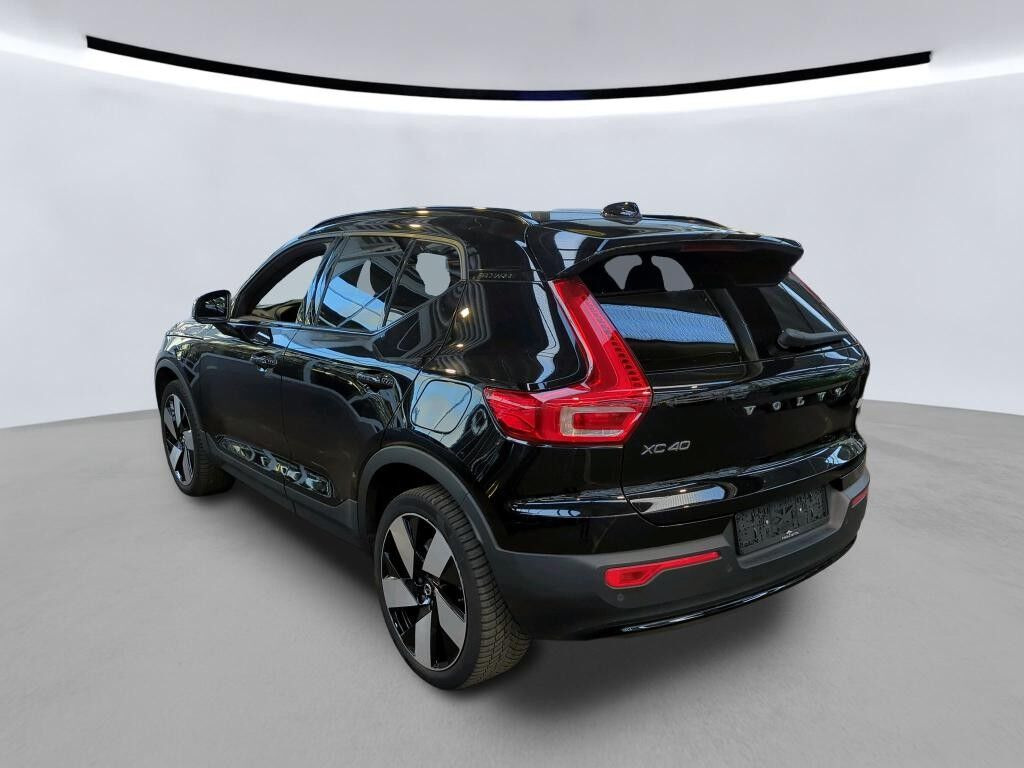 Sort Volvo XC40 fra 2023