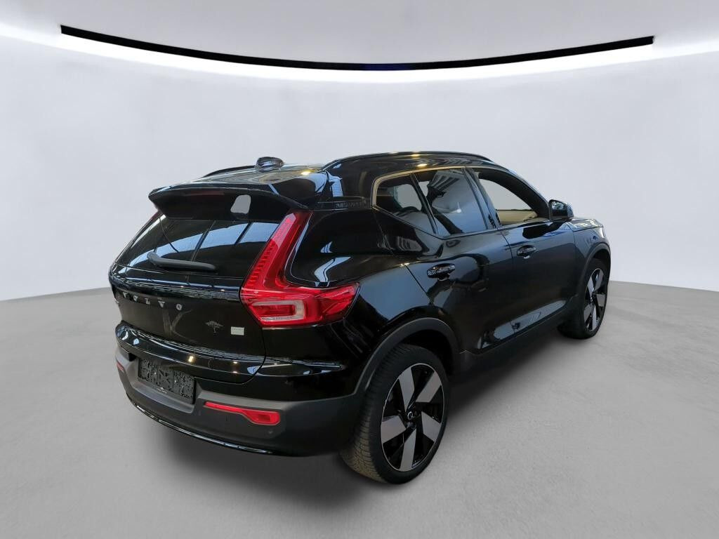 Sort Volvo XC40 fra 2023