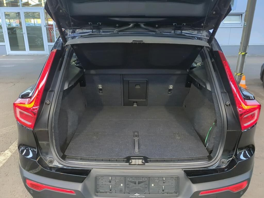 Sort Volvo XC40 fra 2023