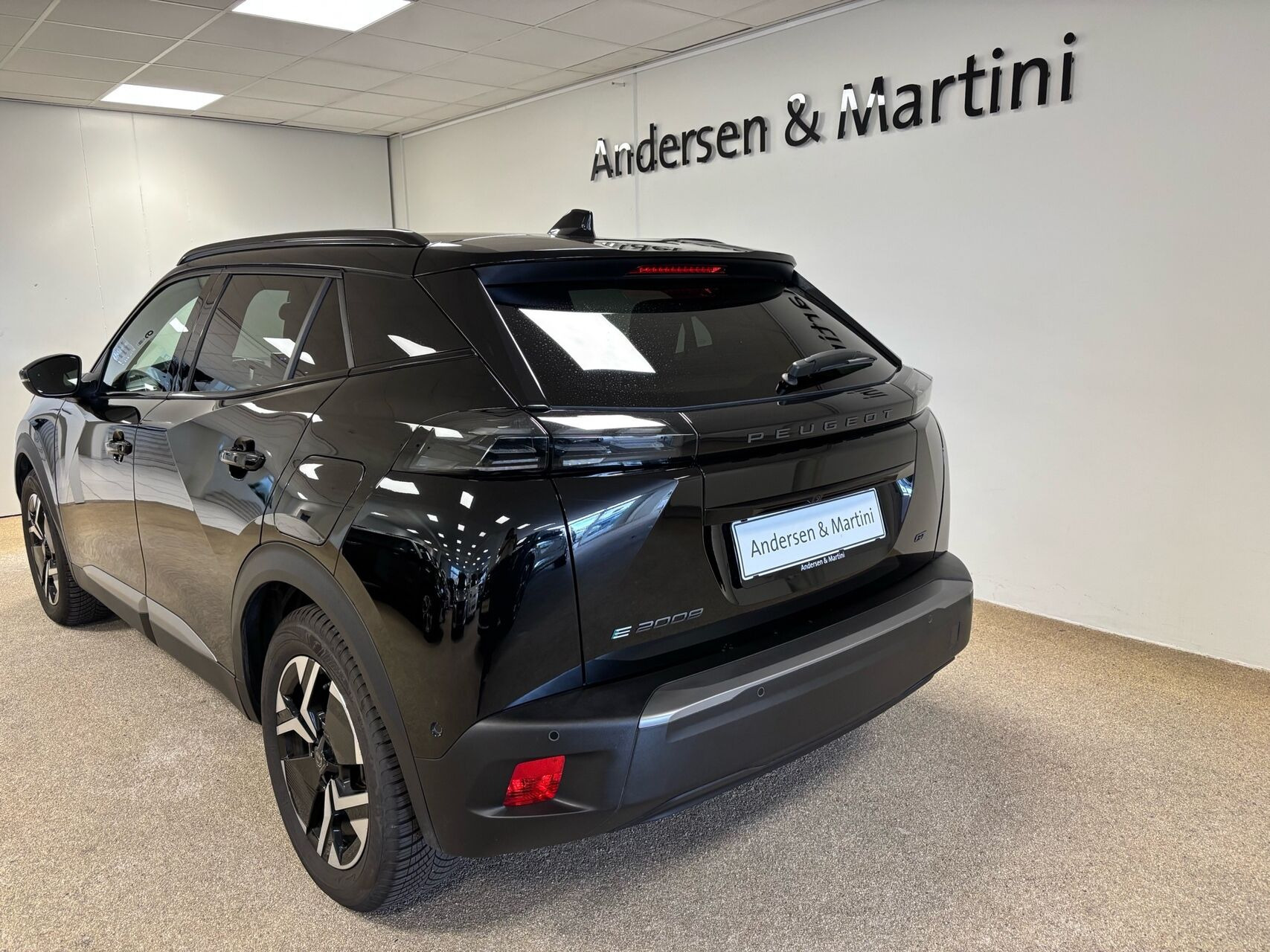Sort Peugeot e-2008 fra 2025