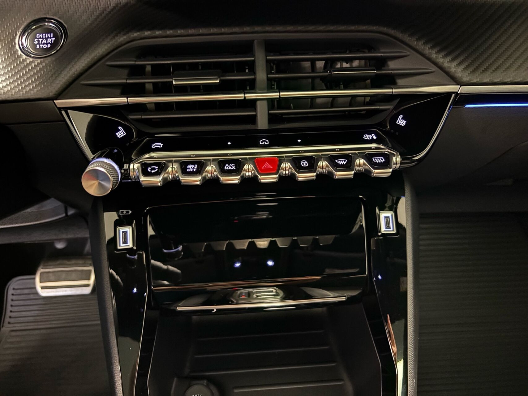 Sort Peugeot e-2008 fra 2025