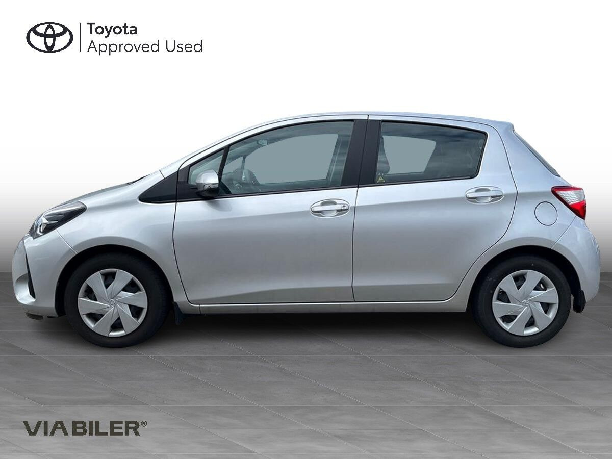 Sølv Toyota Yaris fra 2020