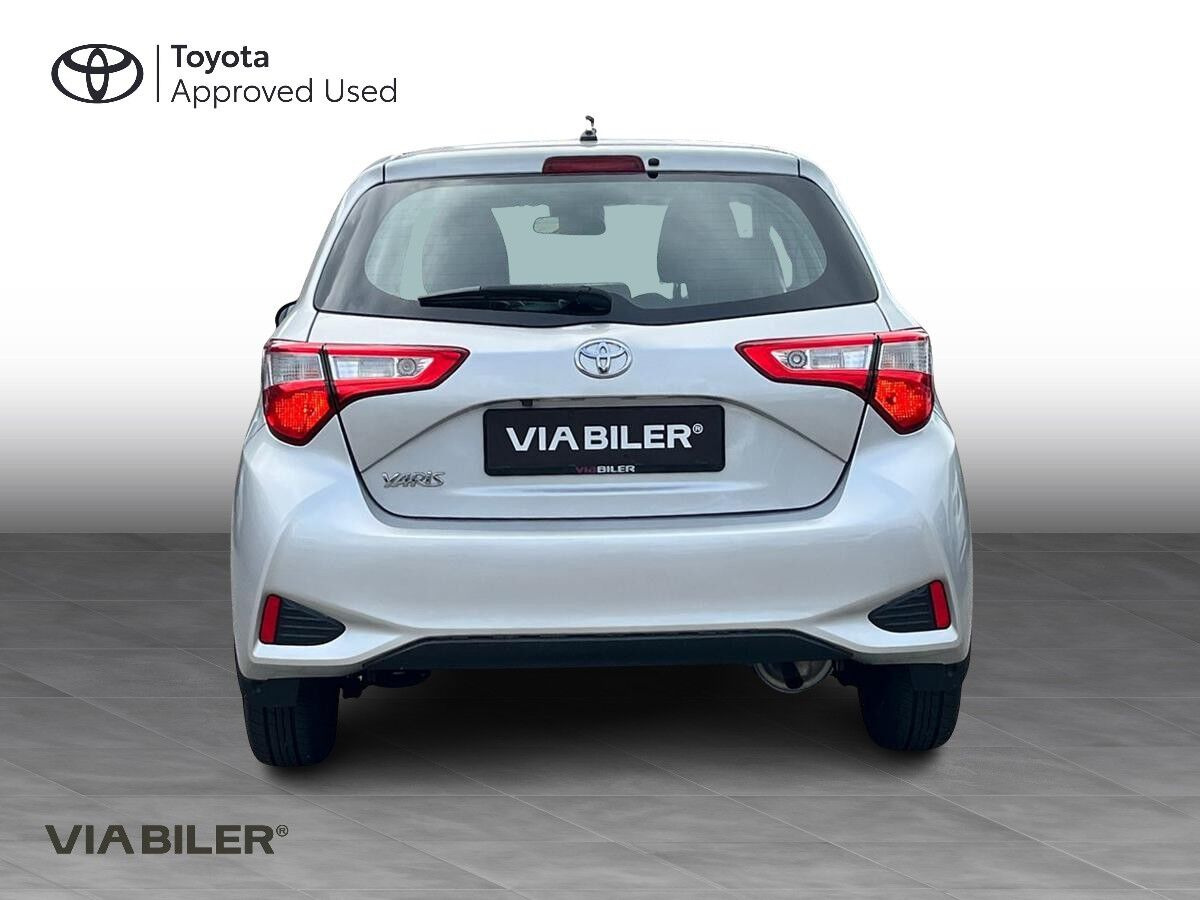 Sølv Toyota Yaris fra 2020