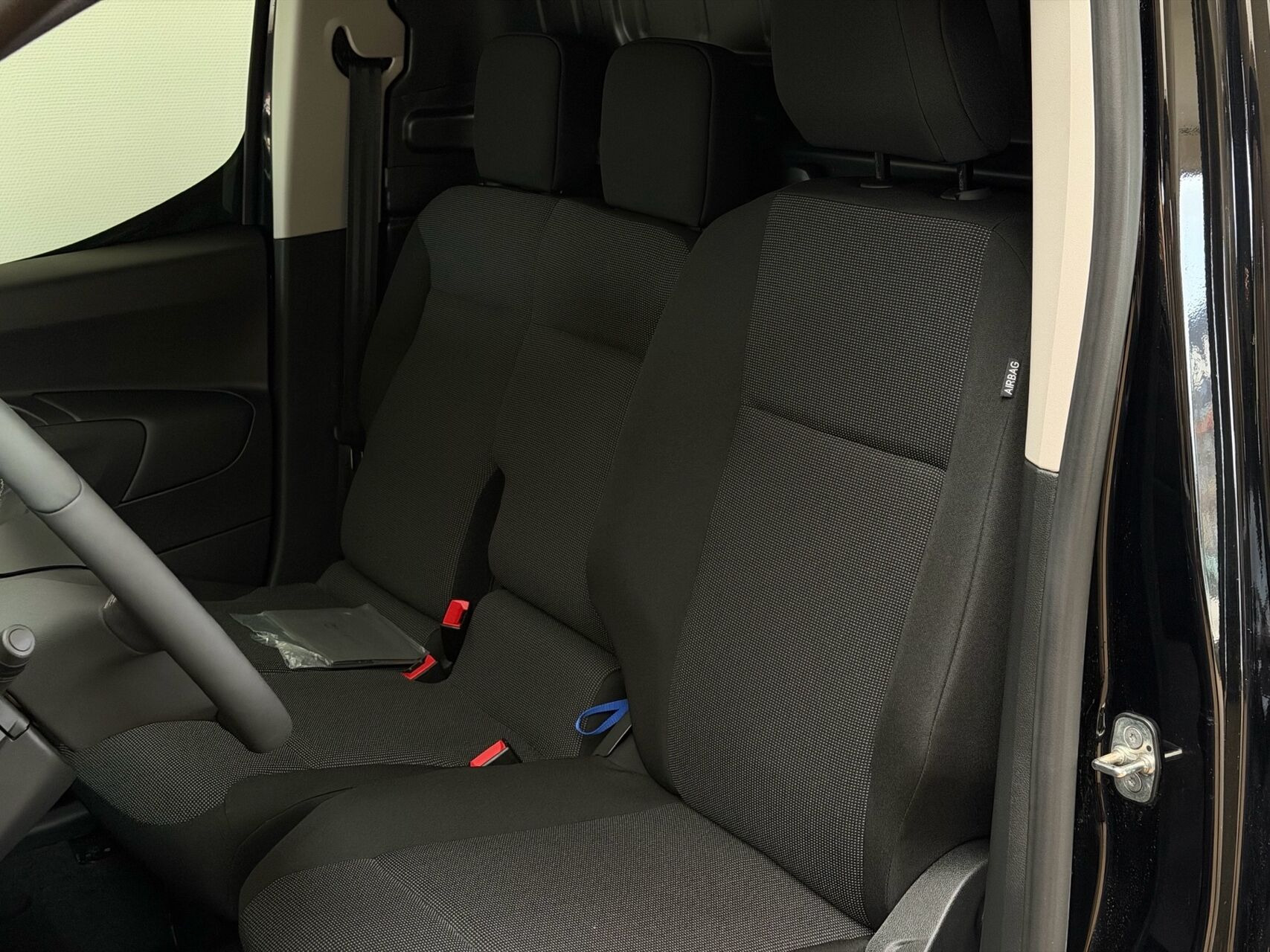 Hvid Opel Combo-e fra 2000