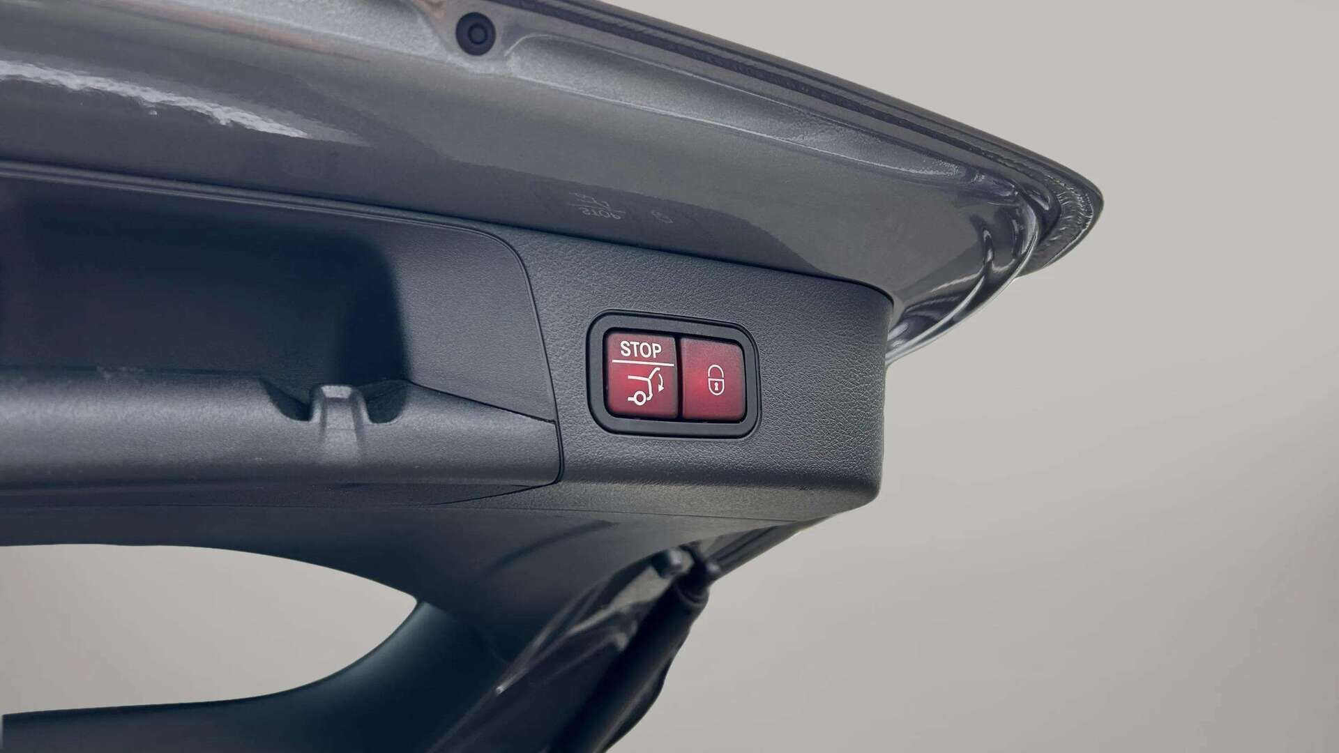 Grå Mercedes EQB250 fra 2023