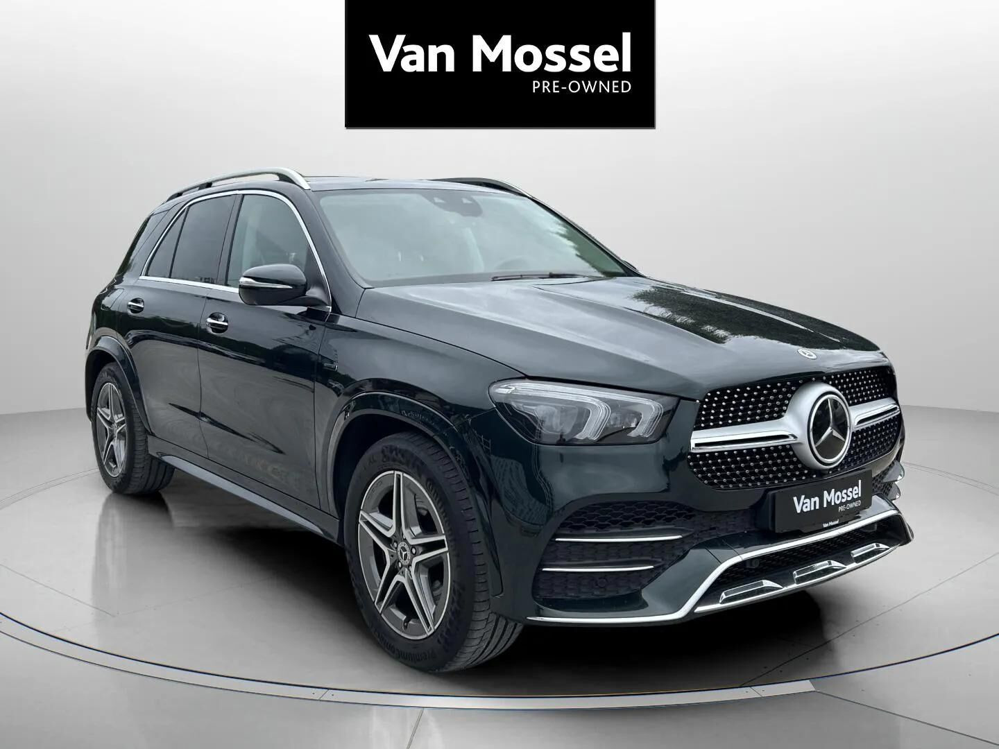 Grøn Mercedes GLE350 e fra 2021
