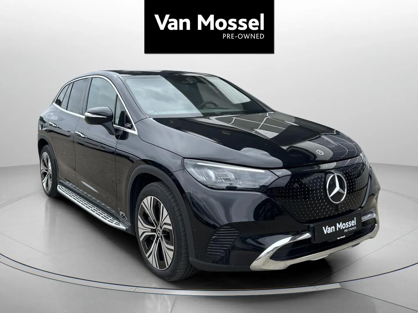 Sort Mercedes EQE350 fra 2023