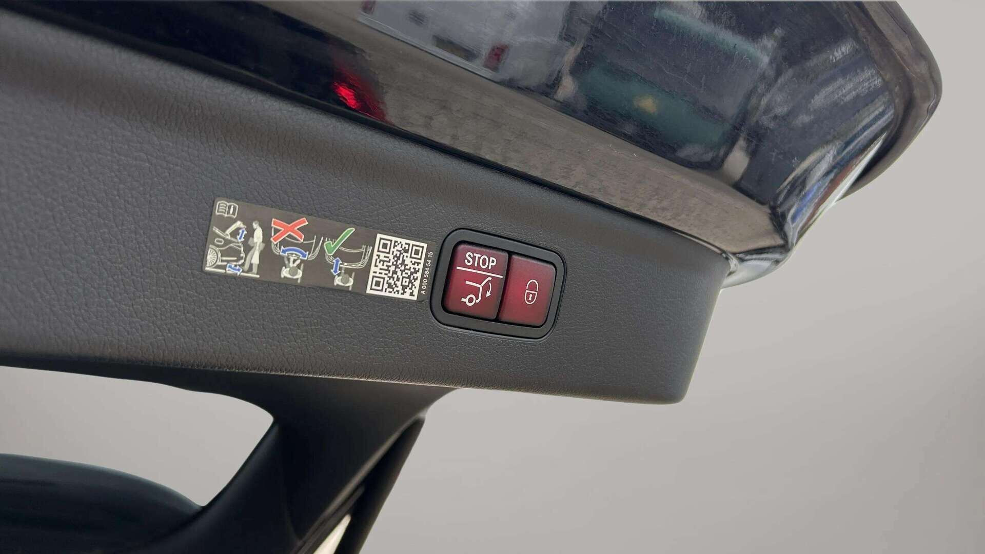 Sort Mercedes EQE350 fra 2023