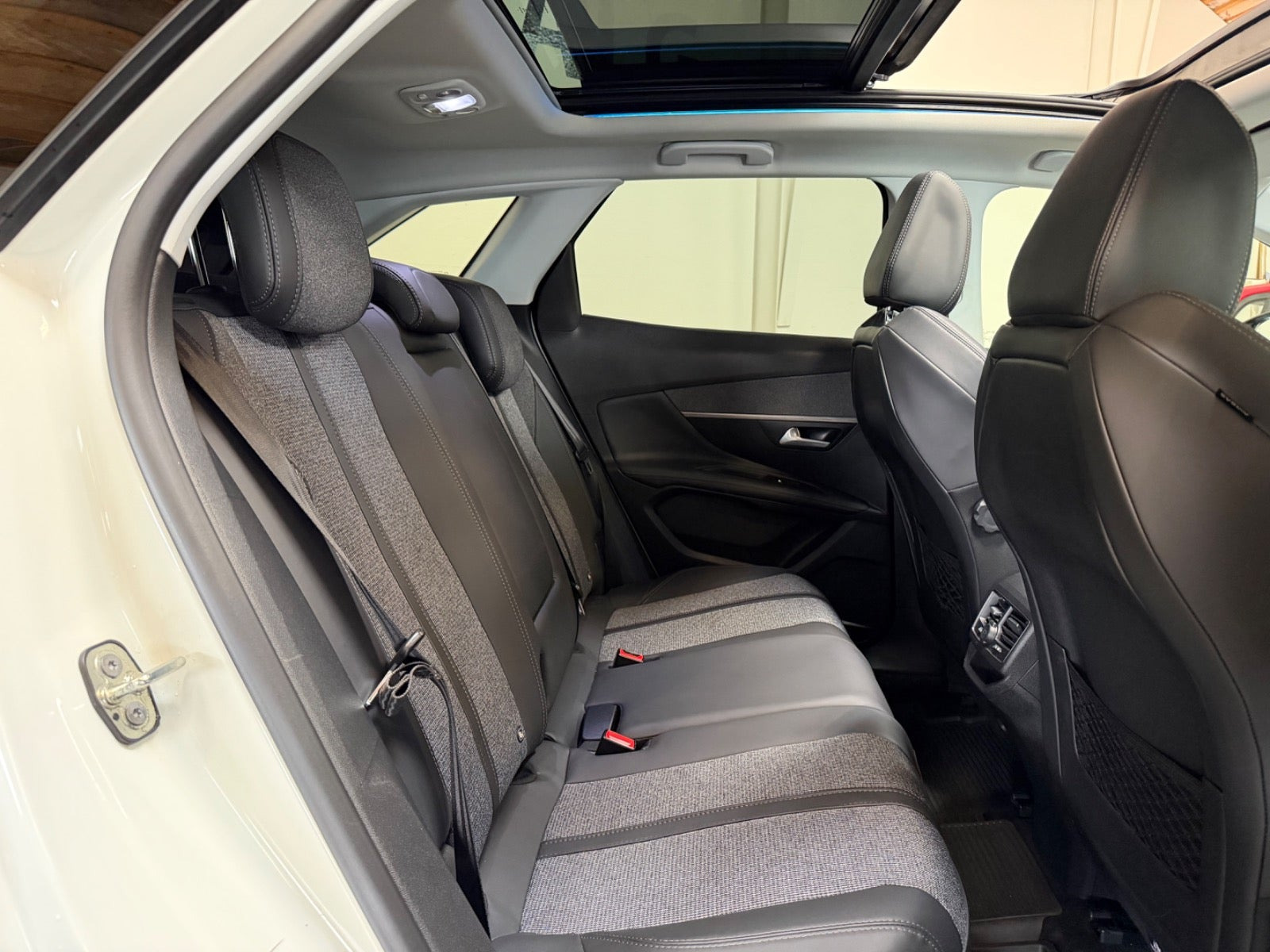 Hvid Peugeot 3008 fra 2017