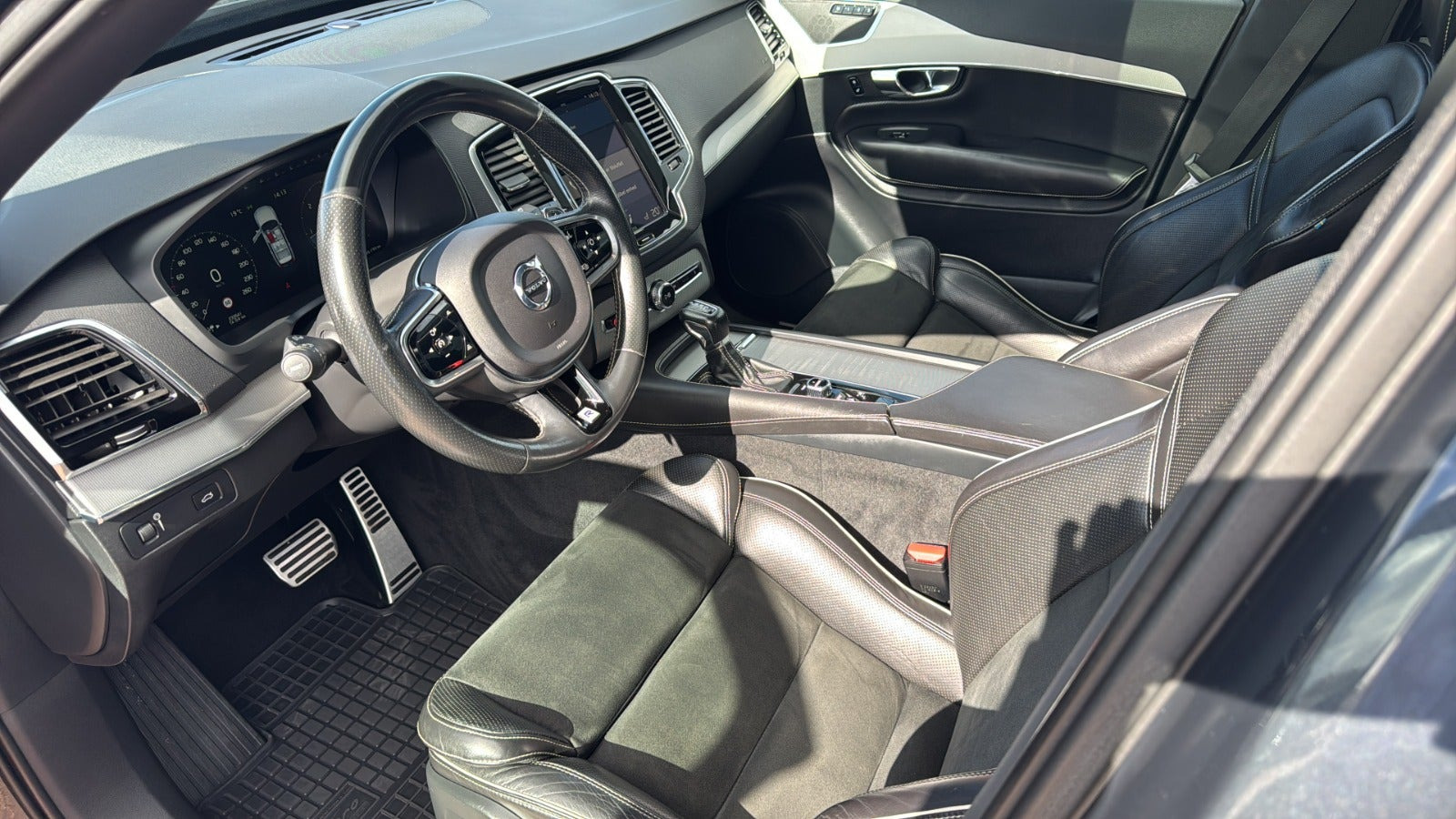Grå Volvo XC90 fra 2016