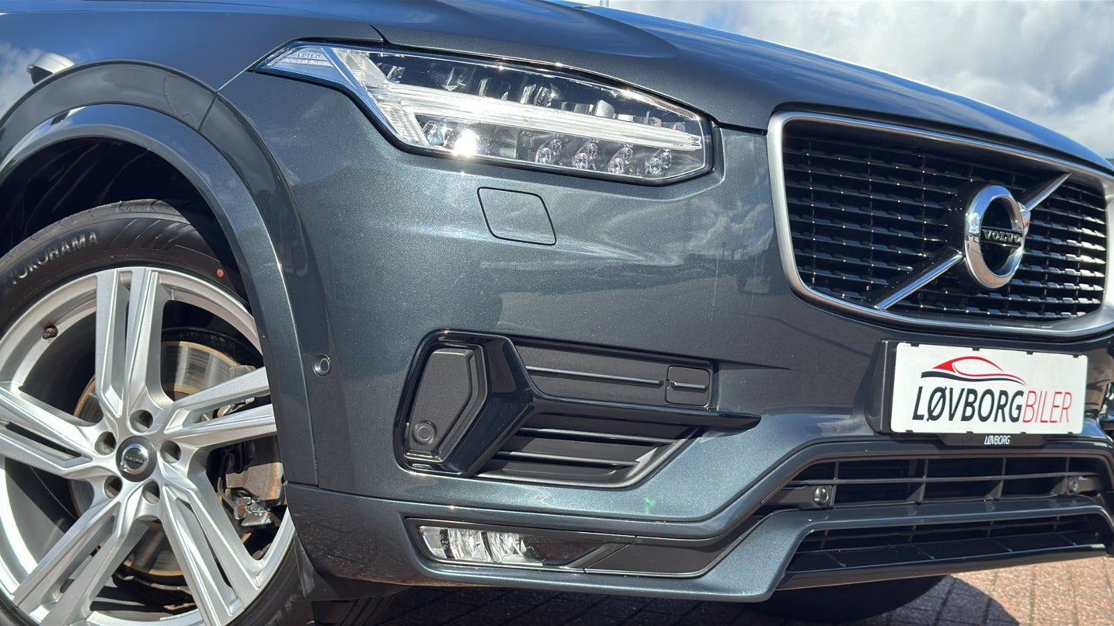 Grå Volvo XC90 fra 2016