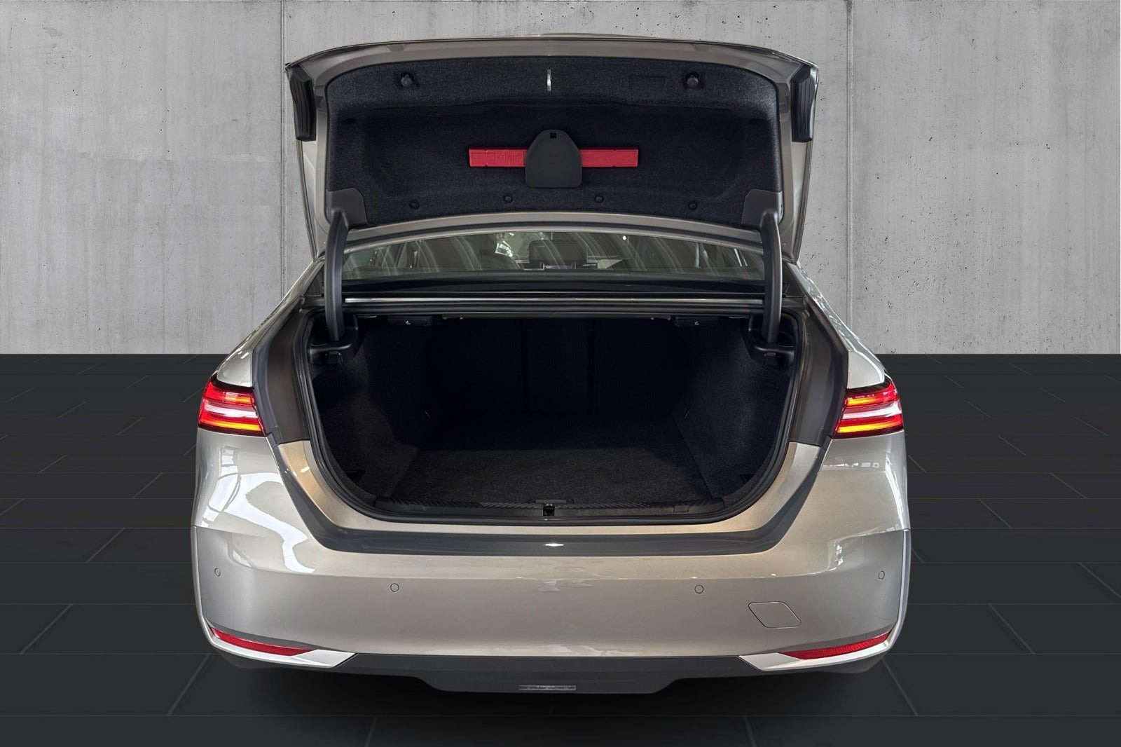 Grå BMW i5 fra 2024