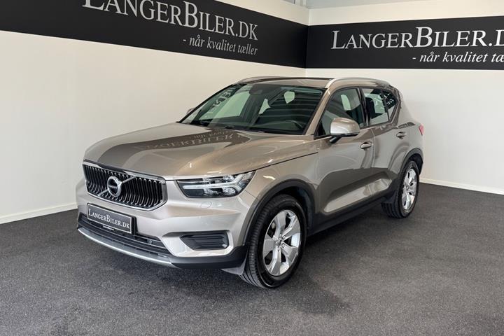 Beige Volvo XC40 fra 2021