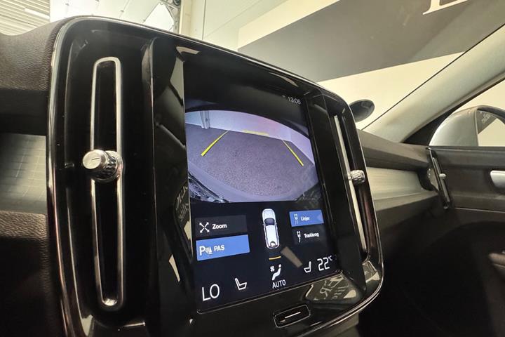 Beige Volvo XC40 fra 2021