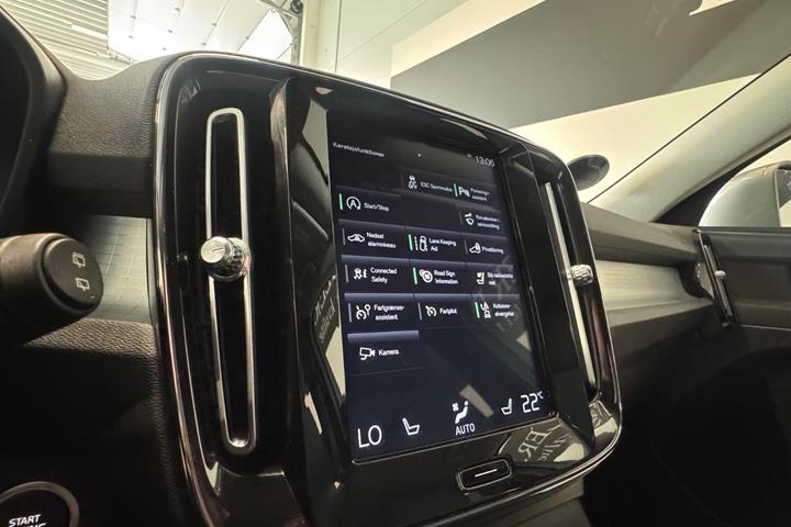 Beige Volvo XC40 fra 2021