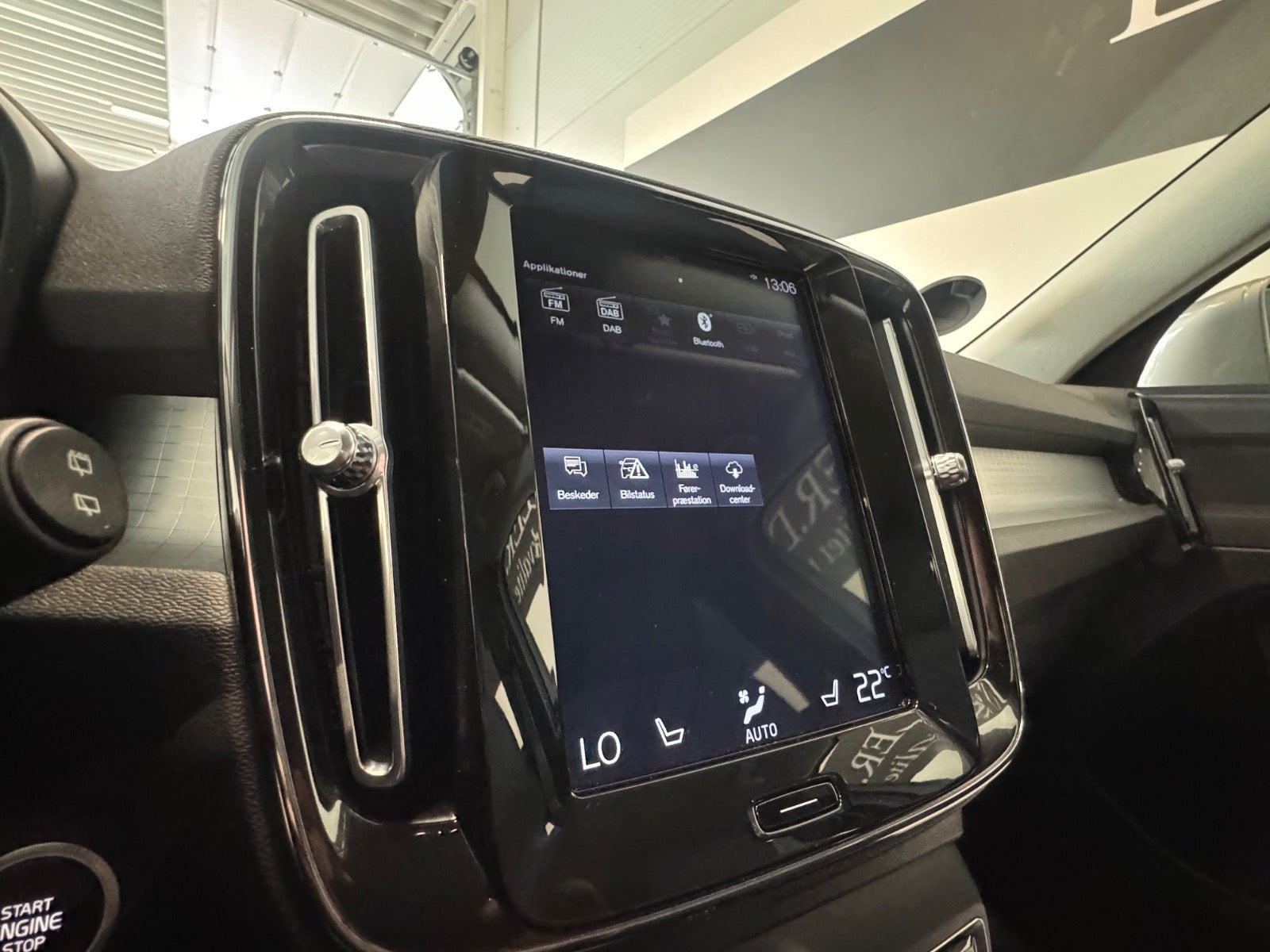 Beige Volvo XC40 fra 2021
