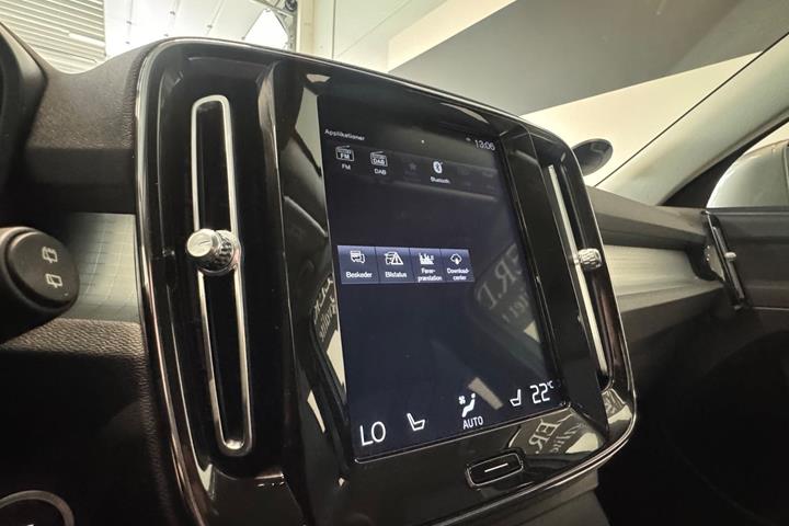 Beige Volvo XC40 fra 2021