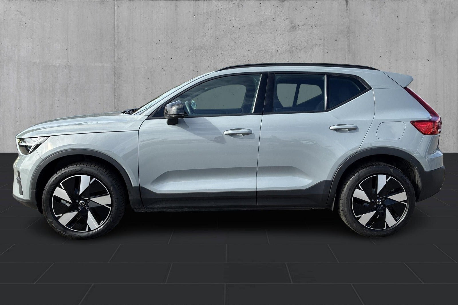 Grå Volvo EX40 fra 2024