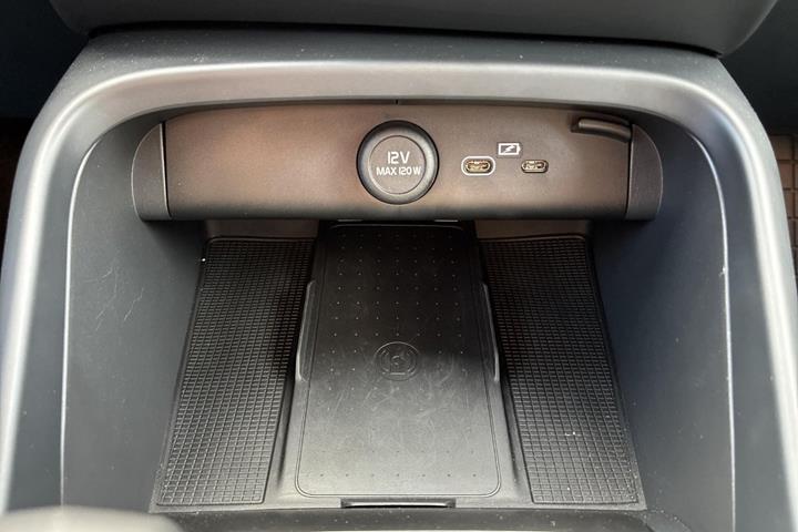 Grå Volvo EX40 fra 2024