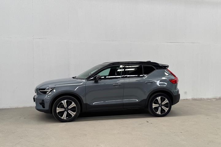 Grå Volvo XC40 fra 2023
