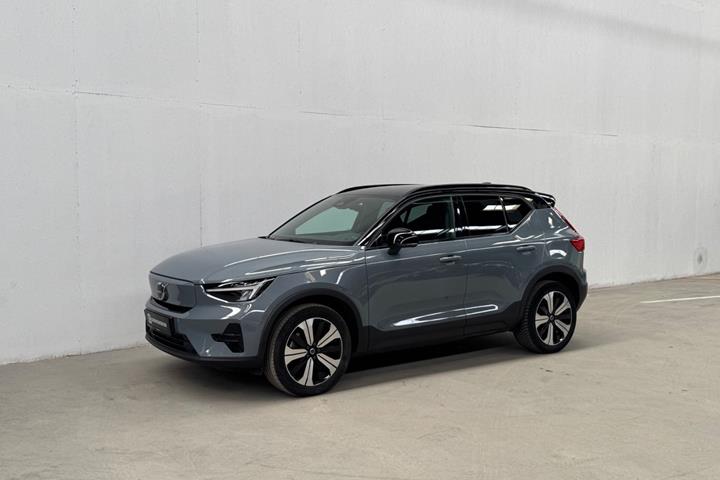 Grå Volvo XC40 fra 2023