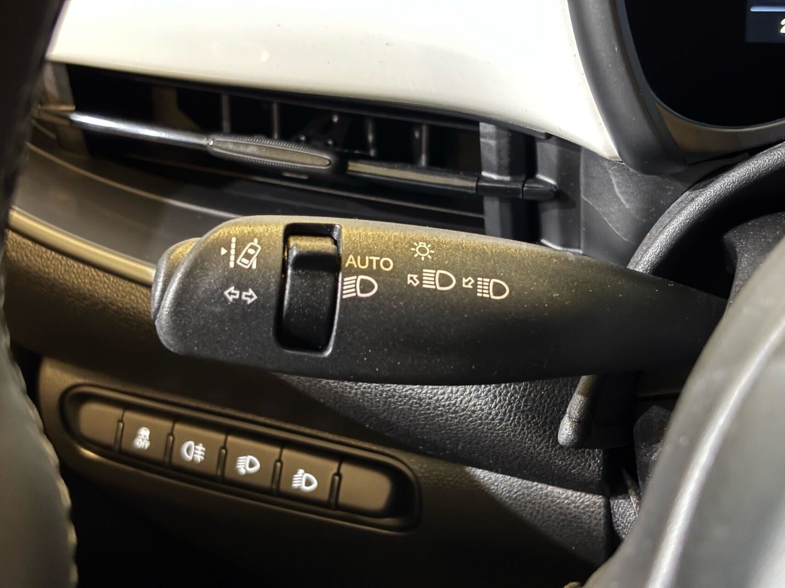 Hvid Fiat 500e fra 2023
