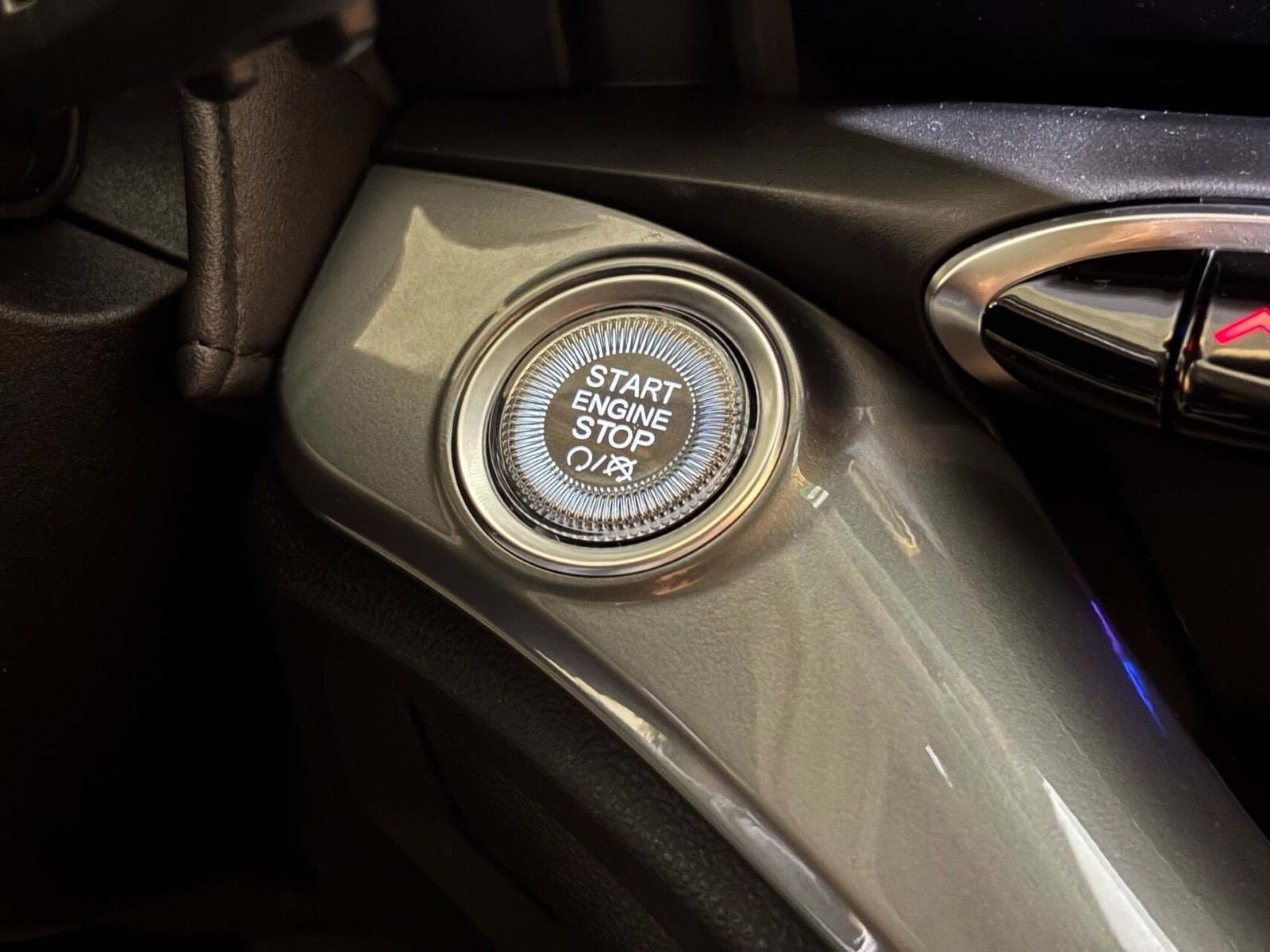 Hvid Fiat 500e fra 2023